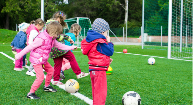 澳洲建筑工地上的木工正在施工