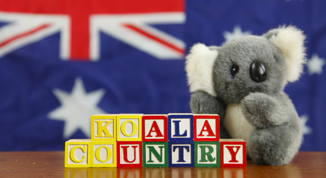 2026 澳洲打工度假417簽證介紹標題圖  Working Holiday 澳洲打工度假全攻略封面圖  澳洲417簽證是什麼？紅筆標記打工度假指南  Working Holiday keyword 強調圖 示意澳洲背包客行程計劃  澳洲打工度假2026年最新版完整申請流程標題設計