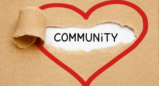 一個照護員探訪兩個老人