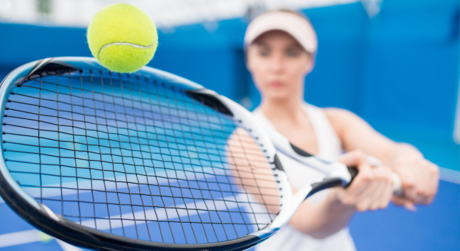 有一個女生在打網球 tennis 澳洲十大運動